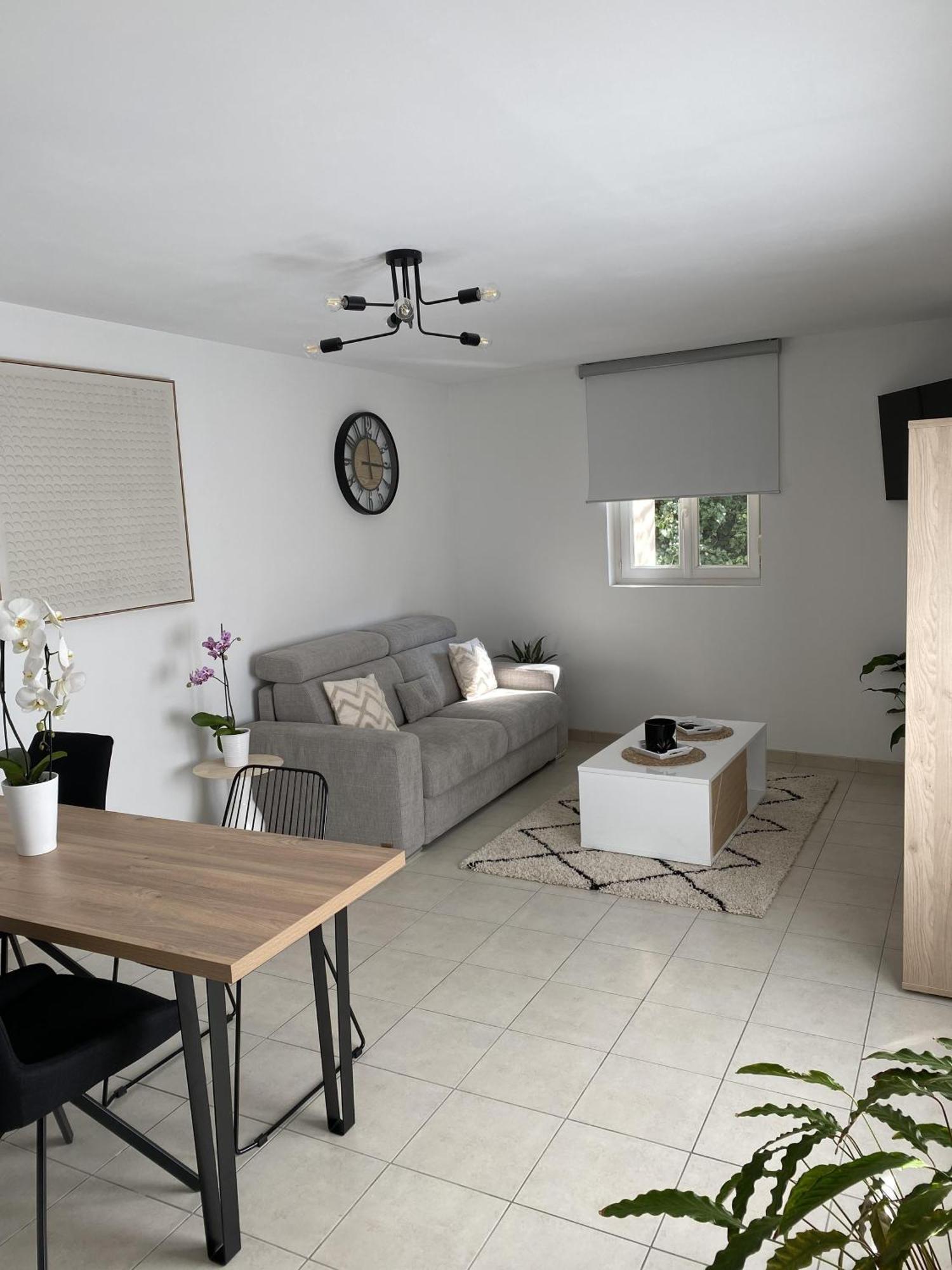 Le Cubry : Appart Hyper-Centre Avec Une Place De Parking Épernay Habitación foto
